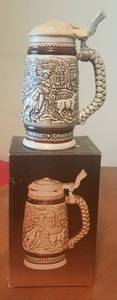 lot 152 image: VINTAGE AVON WESTERN ROUND UP CERAMIC STEIN (NEW IN BOX)