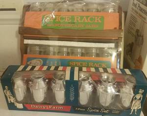lot 163 image: SPICE RACKS (NEW)