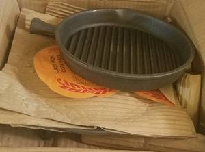 lot 165 image: CAST IRON FRYING PANS SET (NEW)