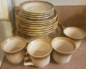 lot 166 image: MIKASA DISHES (WHOLE WHEAT) MADE IN JAPAN