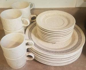 lot 168 image: LOT OF HOMER LAUGHLIN DISHES