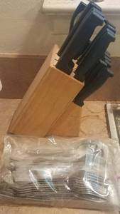 lot 171 image: KITCHEN KNIVES SET AND BAG OF FLAT WARE