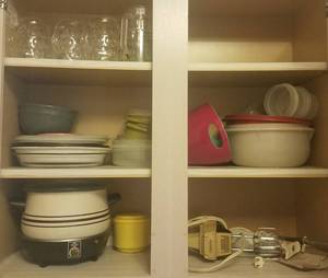 lot 172 image: CONTENTS OF CABINET