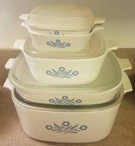 lot 176 image: VINTAGE CORNING WARE BLUE CORNFLOWER CASSEROLE SET WITH LIDS