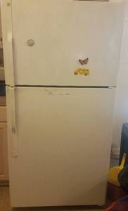 lot 183 image: GE REFRIGERATOR