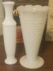 lot 192 image: LOT OF 2 MILK GLASS VASES