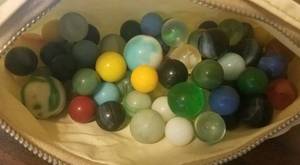 lot 196 image: LOT OF VINTAGE MARBLES