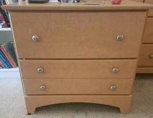 lot 202 image: NIGHT STAND