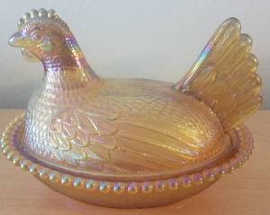 lot 205 image: VINTAGE IRIDESCENT CARNIVAL GLASS NESTING HEN DISH