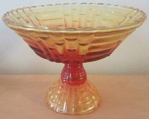 lot 207 image: VINTAGE FOOTED COMPOTE BOWLDISH