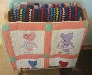 lot 210 image: CUSTOM MADE QUILT AND AFHGANS ON RACK