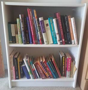 lot 215 image: SMALL WOODEN BOOKCASE WITH CONTENTS