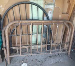 lot 229 image: VINTAGE METAL BED FRAMES AND RAILS