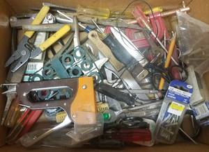 lot 238 image: LOT OF ASSORTED TOOLS