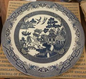 lot 250 image: CHURCHILL BLUE WILLOW ROUND PLATTER (NEW IN BOX)