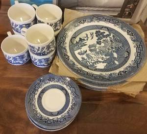 lot 251 image: VINTAGE CHURCHILL DISHES