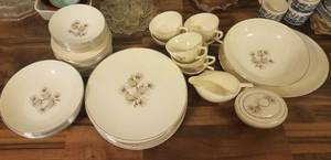 lot 252 image: VINTAGE FINE CHINA SET WITH FLORAL MOTIF