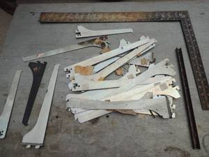 lot 468 image: Box of shelving brackets medium size square