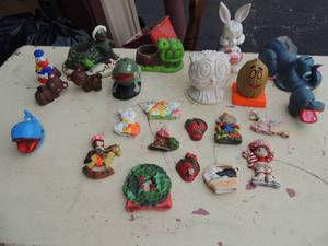 lot 451 image: Ceramic HM-HP elephant tape dispenser, frogs, bunnies, whale, Donald duck, owl and more