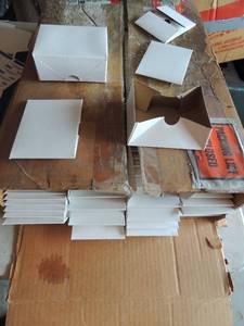 lot 453 image: Box full of brand new white boxes for jewlery business cards - 3.5 x 4.75 x 2