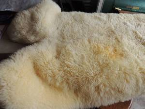 lot 465 image: Bowron Sheep rug   champagne   2 pelt   42x38   New Zealand