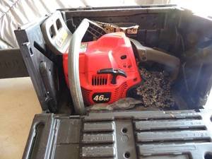 lot 391 image: Homelite chainsaw 46CC in carrying case looks like new Has extra chain