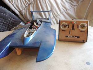 lot 351 image: Furaba boat with remote control 72.960 mhz.FP-528 indirect drive