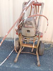 lot 411 image: Titan airless spray rig XT 420 PREOWNED