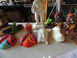 lot 427 image: Large lot of pottery bears, spoons, Indian heads, turtles, lady bugs and more. Most have small chips
