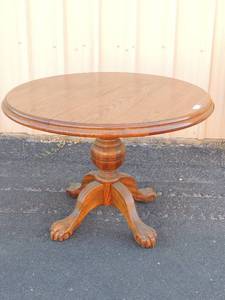 lot 428 image: Round kitchen table 40 round claw feet