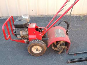 lot 430 image: Snapper tiller  Briggs Stratton 900 series, has extra  BLADES