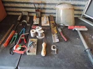 lot 374 image: FACE SHIELD, Extendable floor roller    concrete  tools, clamps, brackets  and other assorted tools