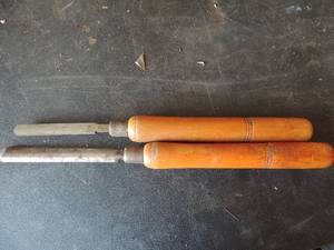 lot 377 image: Wood chisel x 2