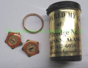 lot 196 image: 14k Gold ring, 110 10k gold lapel pins and Gold grains