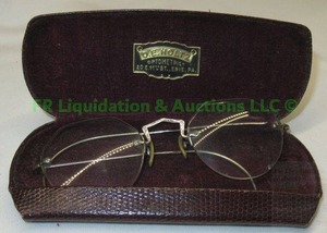 lot 203 image: Antique spectacle glasses (one side arm broken)