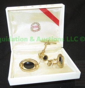 lot 205 image: Vintage Hickock cuff links and tie tac set in original box