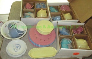 lot 19 image: Fiesta ware by Homer Laughlin childrens tea sets and more
