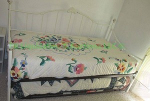 lot 22 image: Trundle bed complete