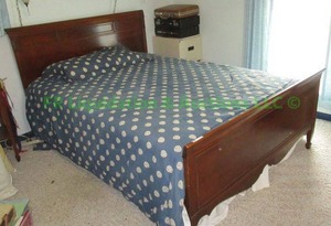 lot 42 image: Mid-century wood frame bed head & foot board plus side rails