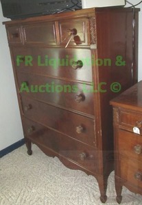 lot 37 image: Vintage 1940s mahogany wood chest of drawers