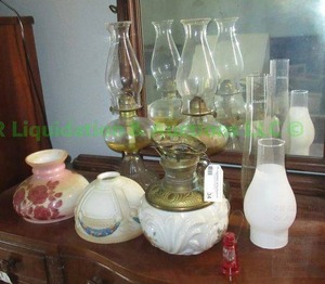 lot 34 image: Vintage hurricane oil lanterns plus