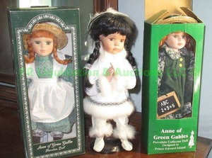 lot 33 image: Anne of green gables porcelain dolls