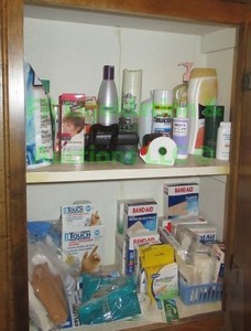 lot 71 image: Contents of cabinet including health & beauty supplies