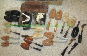 lot 91 image: Mens shoe care supplies
