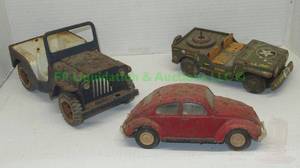 lot 359 image: Vintage Tonka toys including VW bug and Army Jeeps