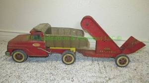 lot 360 image: Vintage mid-century Tonka dump truck and grain elevator set
