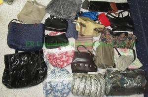 lot 161 image: Assorted handbags and purses