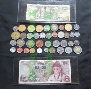 lot 260 image: Assorted foreign currency