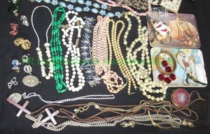 lot 201 image: Assorted fashion jewelry