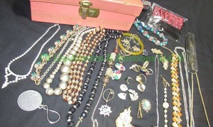 lot 200 image: Assorted fashion jewelry plus